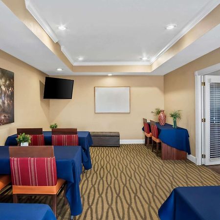 Quality Suites Irving-Las Colinas Экстерьер фото