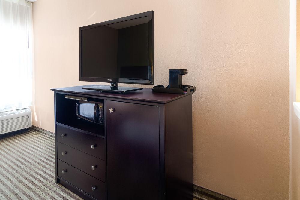 Quality Suites Irving-Las Colinas Экстерьер фото