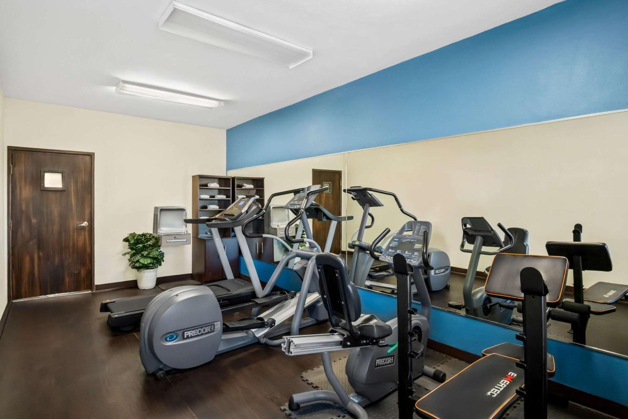 Quality Suites Irving-Las Colinas Экстерьер фото