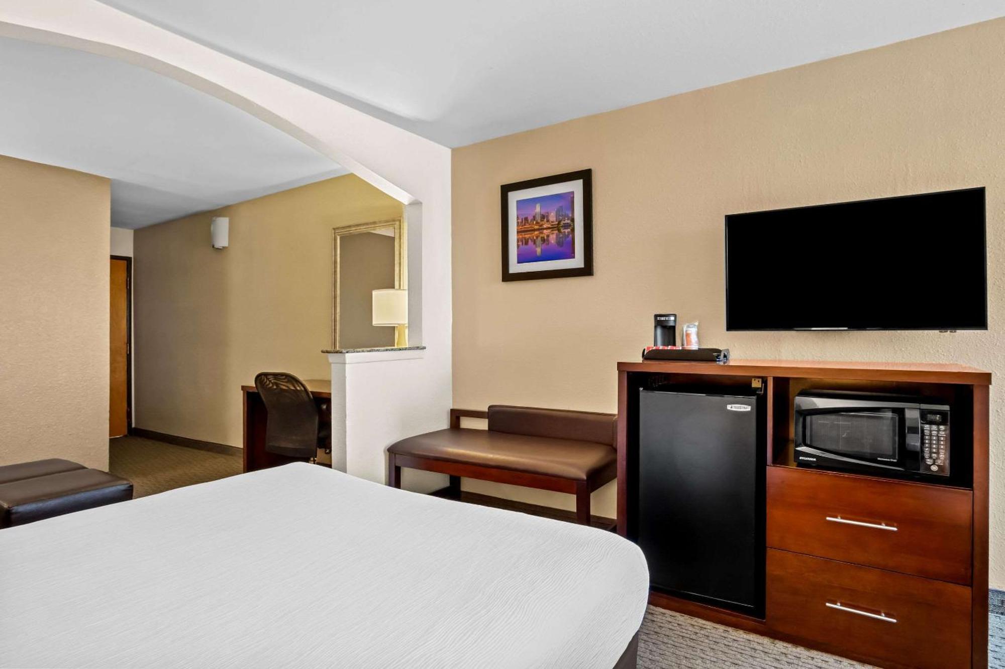Quality Suites Irving-Las Colinas Экстерьер фото
