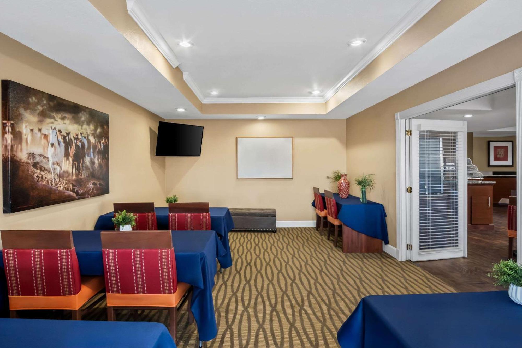 Quality Suites Irving-Las Colinas Экстерьер фото