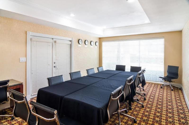 Quality Suites Irving-Las Colinas Экстерьер фото
